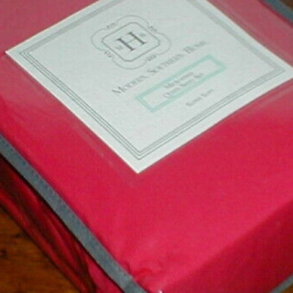 MODERN SOUTHERN HOME BRIGHT RED 4 PC. QUEEN SHEET SET - Picture 1 of 4